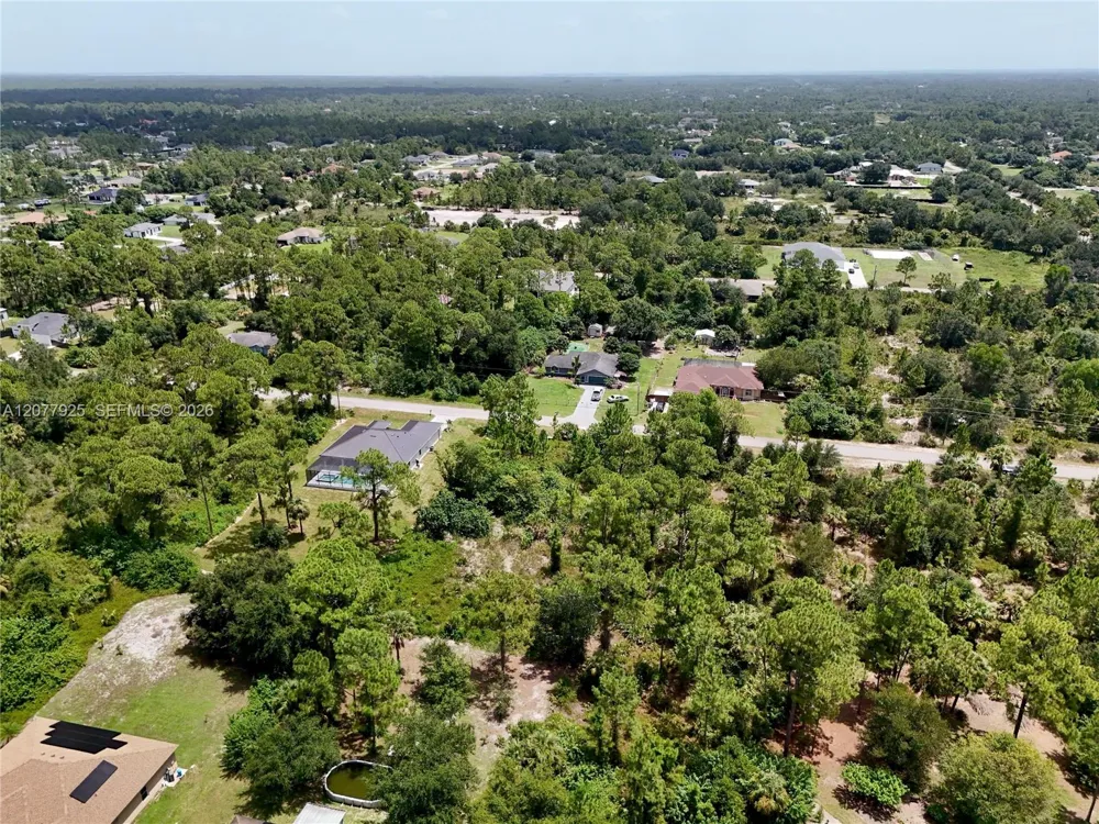 811 Edison Ave Lehigh Acres, FL 33972