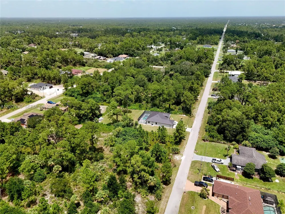 811 Edison Ave Lehigh Acres, FL 33972