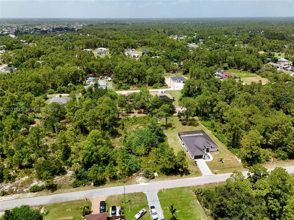 811 Edison Ave Lehigh Acres, FL 33972