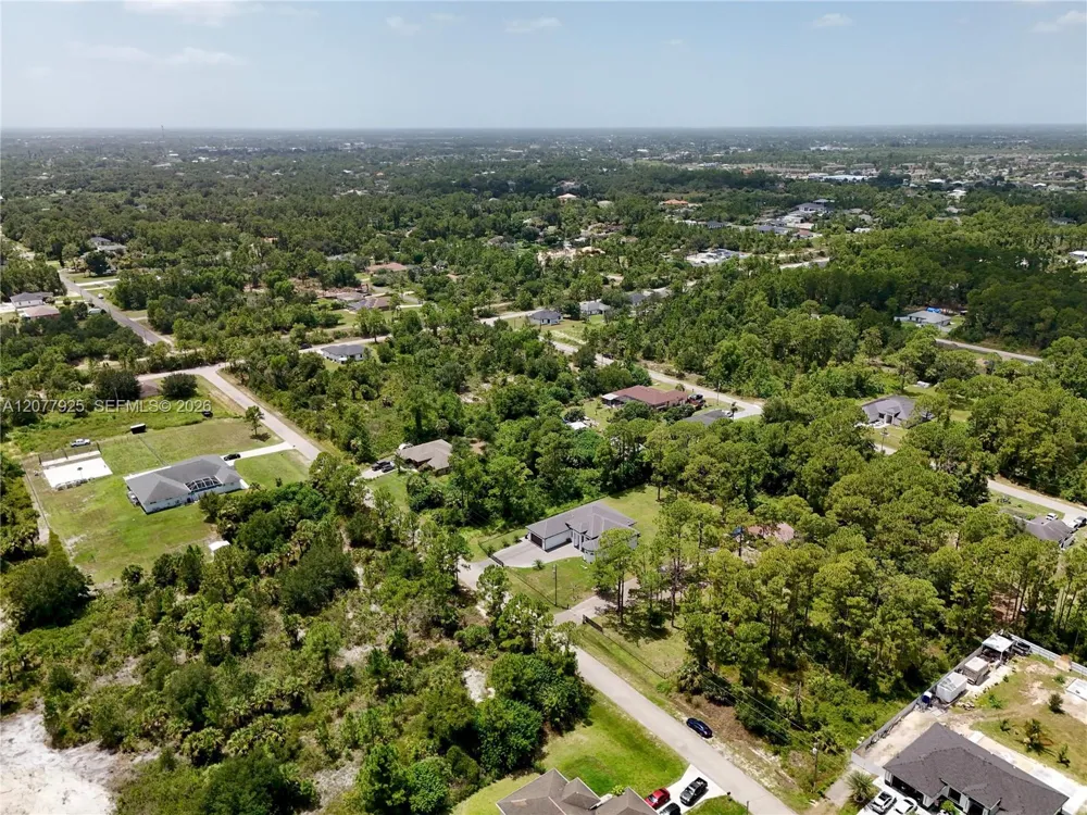 811 Edison Ave Lehigh Acres, FL 33972