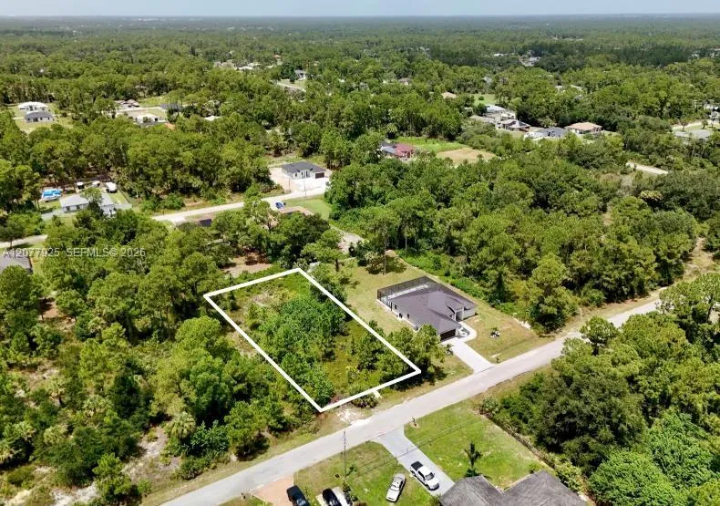 811 Edison Ave Lehigh Acres, FL 33972