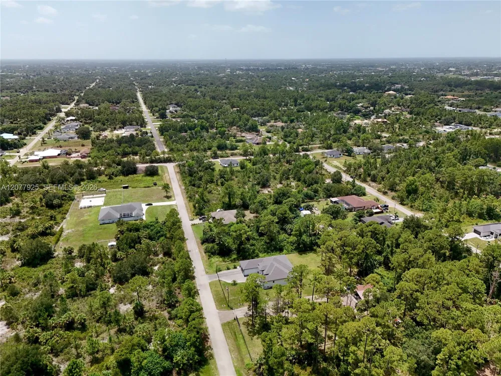 811 Edison Ave Lehigh Acres, FL 33972