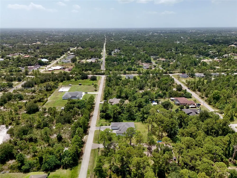811 Edison Ave Lehigh Acres, FL 33972