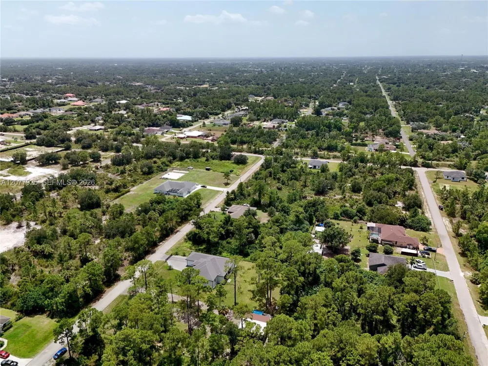 811 Edison Ave Lehigh Acres, FL 33972