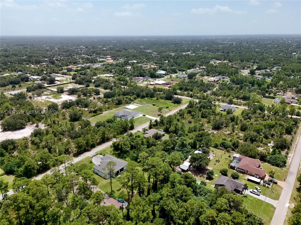 811 Edison Ave Lehigh Acres, FL 33972