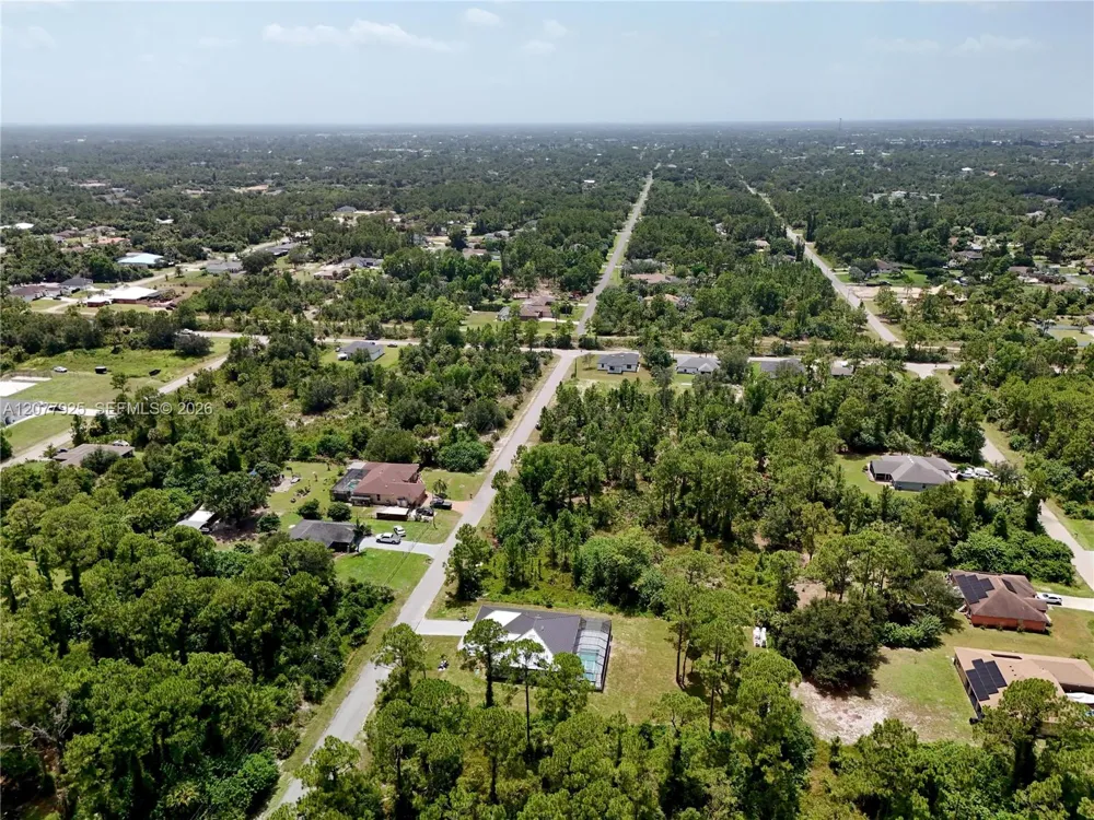 811 Edison Ave Lehigh Acres, FL 33972