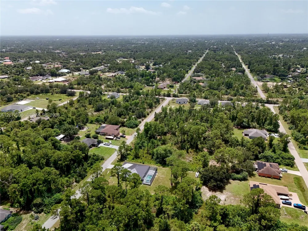 811 Edison Ave Lehigh Acres, FL 33972