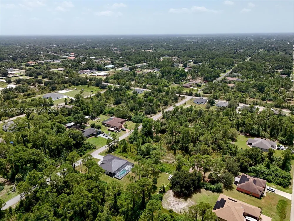 811 Edison Ave Lehigh Acres, FL 33972