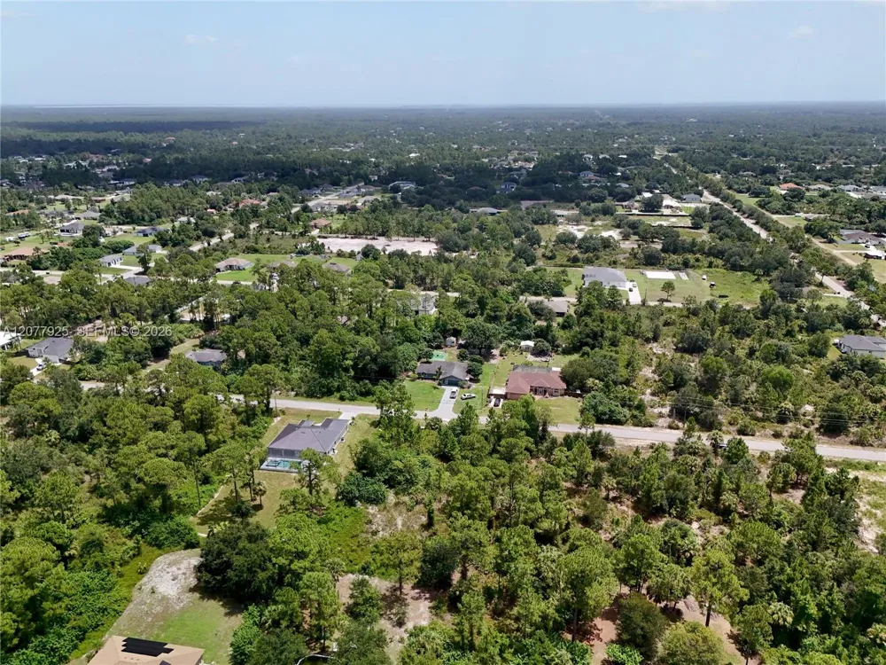 811 Edison Ave Lehigh Acres, FL 33972