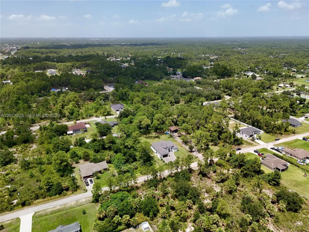 811 Edison Ave Lehigh Acres, FL 33972