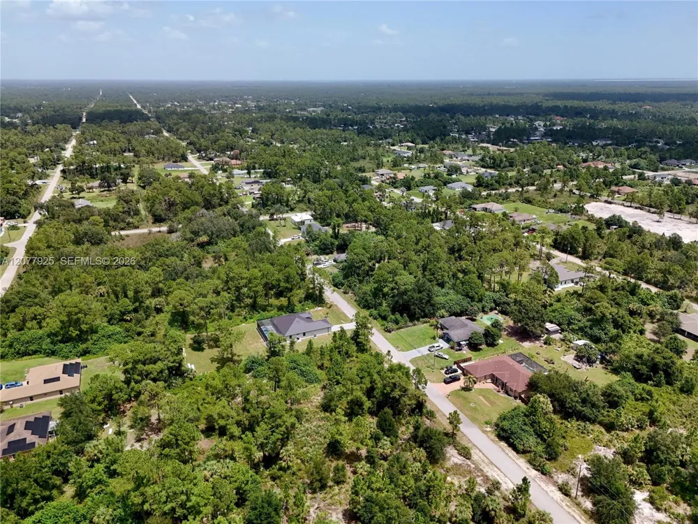 811 Edison Ave Lehigh Acres, FL 33972