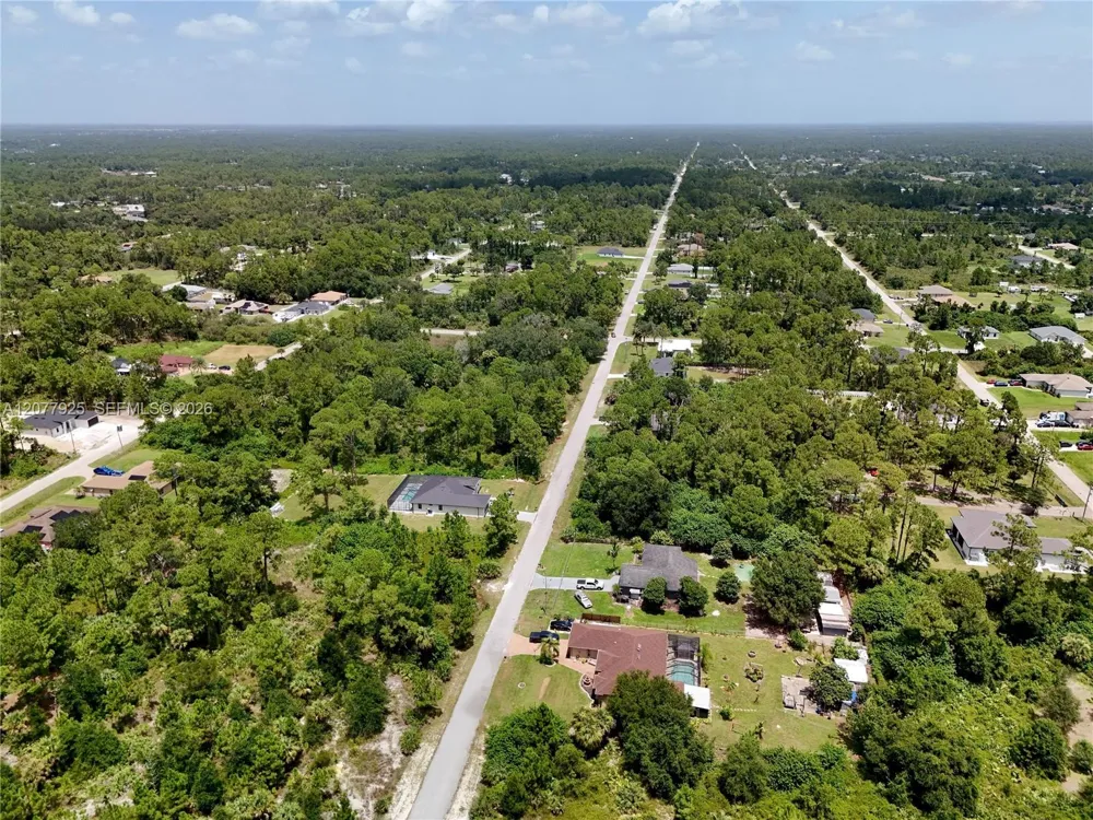 811 Edison Ave Lehigh Acres, FL 33972