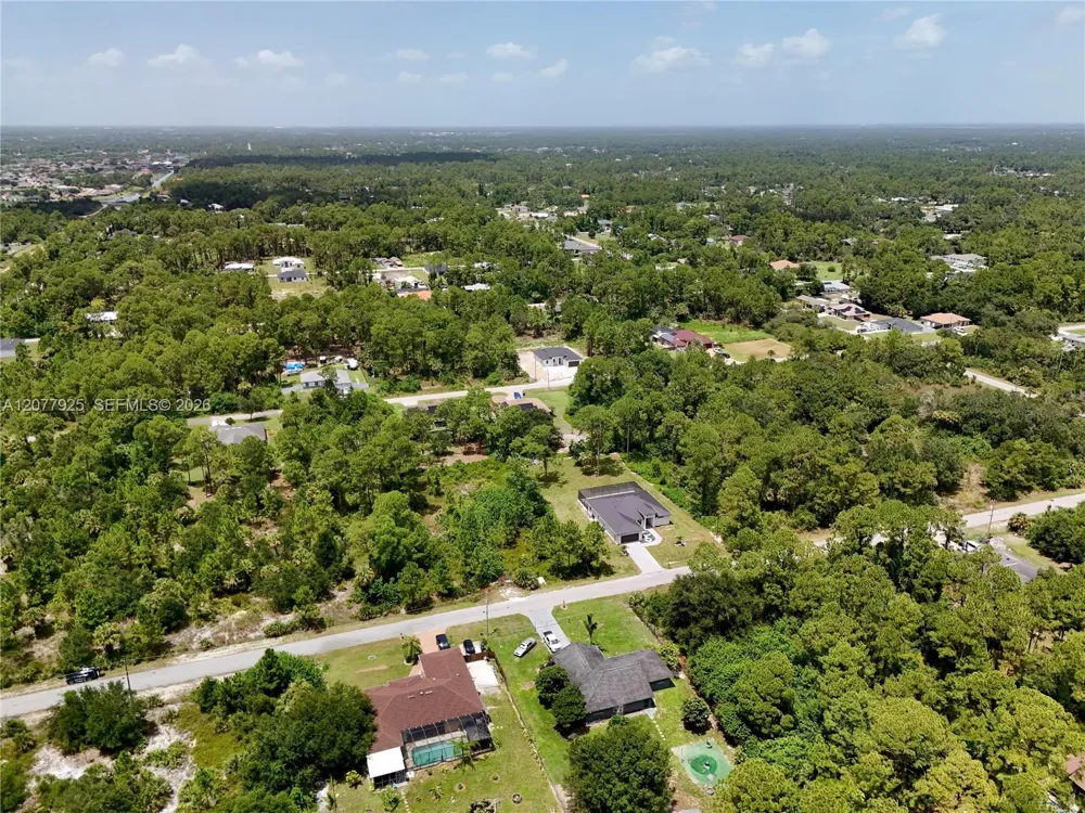 811 Edison Ave Lehigh Acres, FL 33972