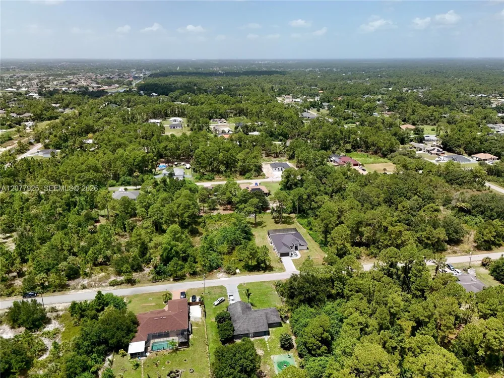 811 Edison Ave Lehigh Acres, FL 33972