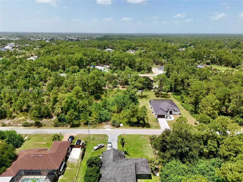 811 Edison Ave Lehigh Acres, FL 33972