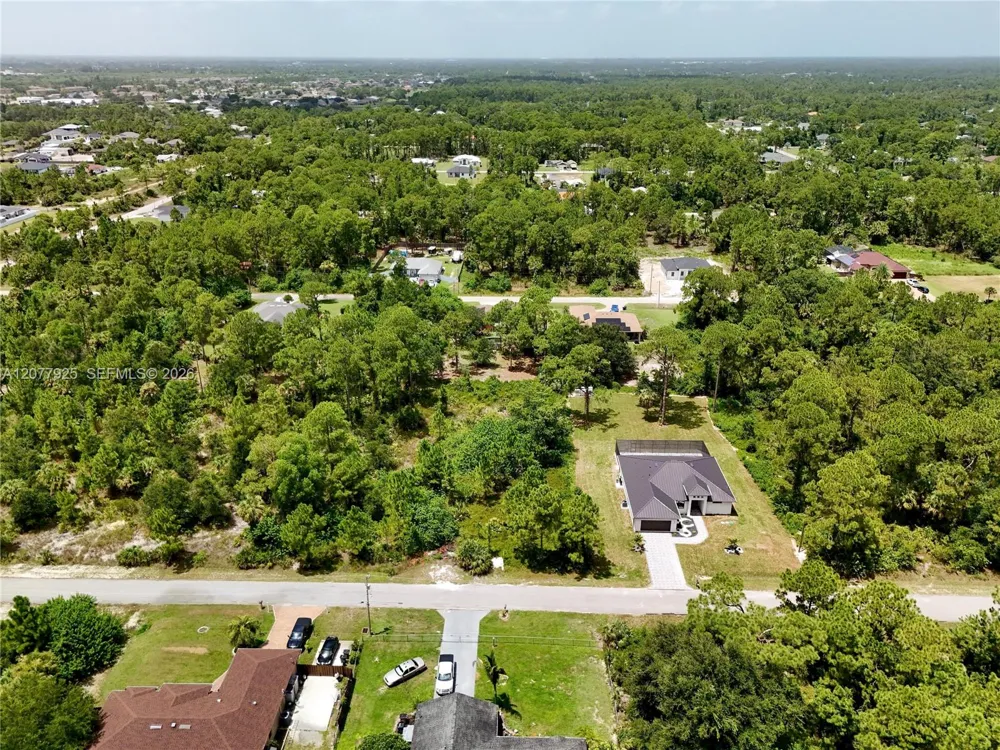 811 Edison Ave Lehigh Acres, FL 33972