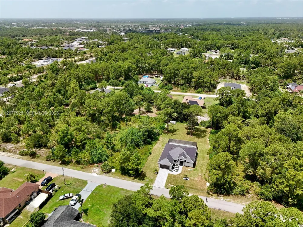 811 Edison Ave Lehigh Acres, FL 33972