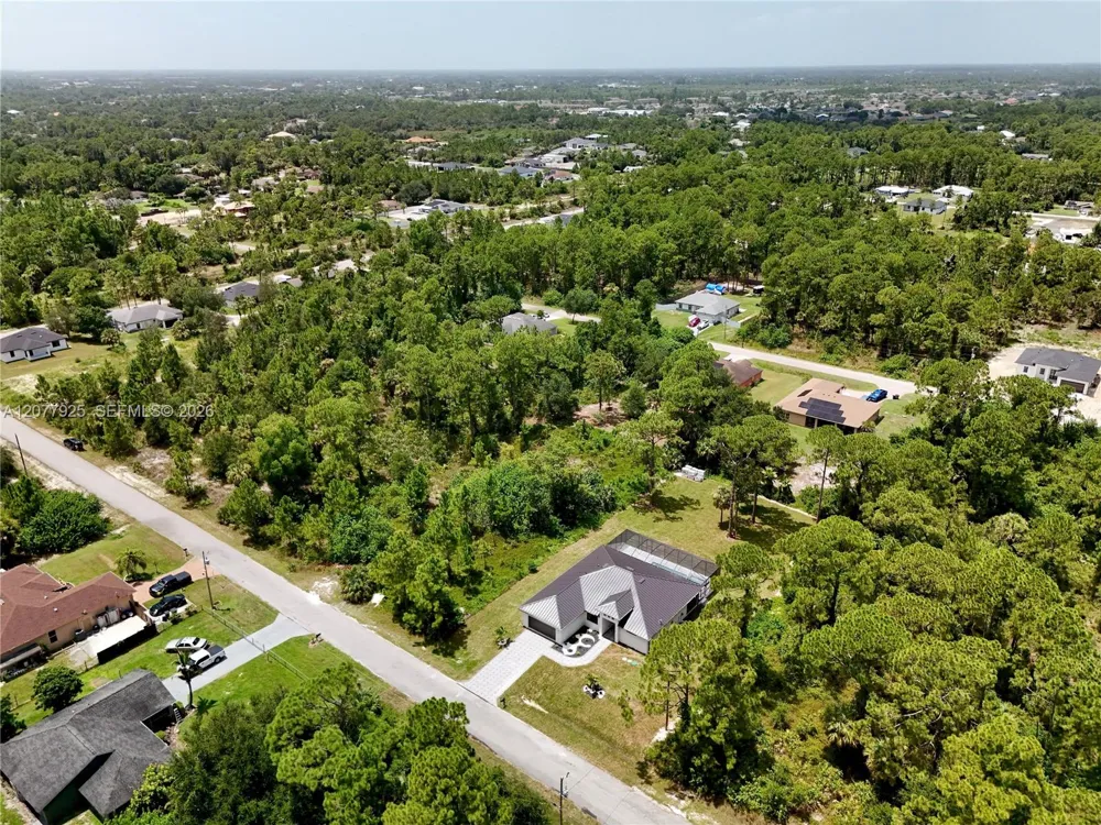 811 Edison Ave Lehigh Acres, FL 33972