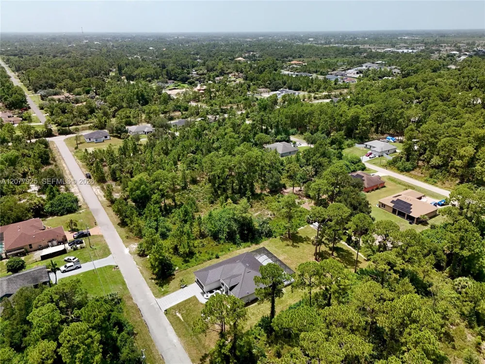 811 Edison Ave Lehigh Acres, FL 33972