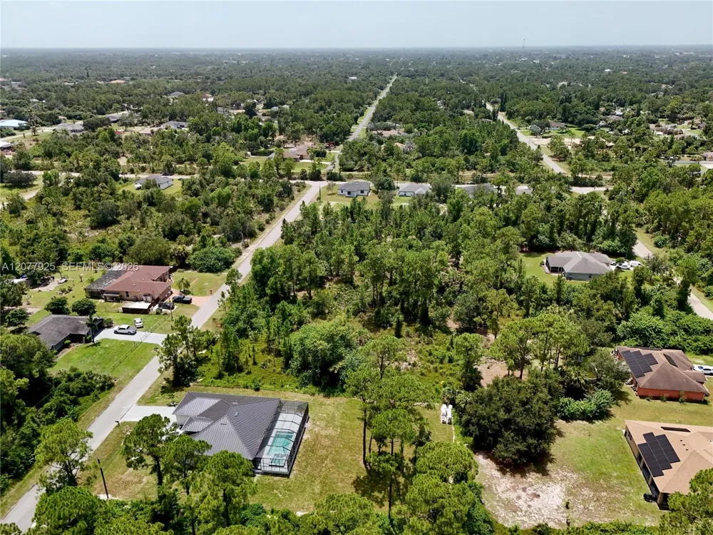 811 Edison Ave Lehigh Acres, FL 33972