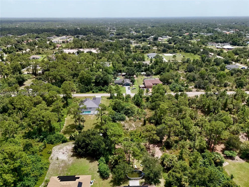 811 Edison Ave Lehigh Acres, FL 33972