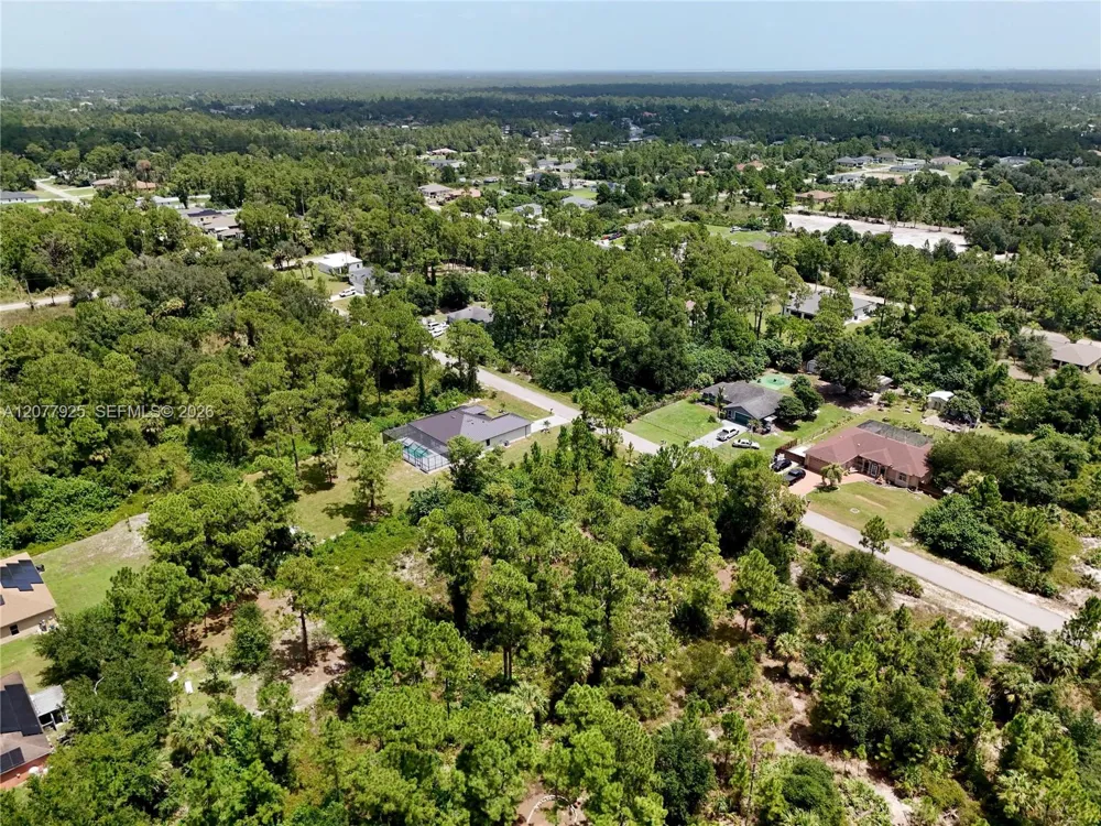 811 Edison Ave Lehigh Acres, FL 33972