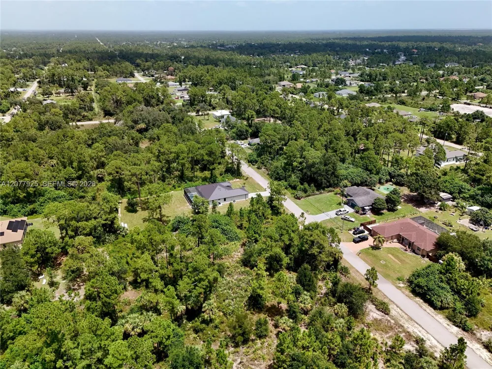 811 Edison Ave Lehigh Acres, FL 33972