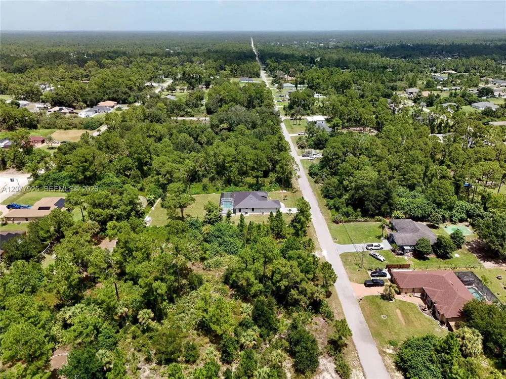 811 Edison Ave Lehigh Acres, FL 33972