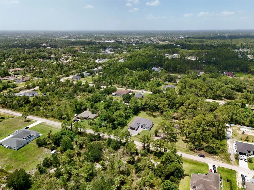 811 Edison Ave Lehigh Acres, FL 33972