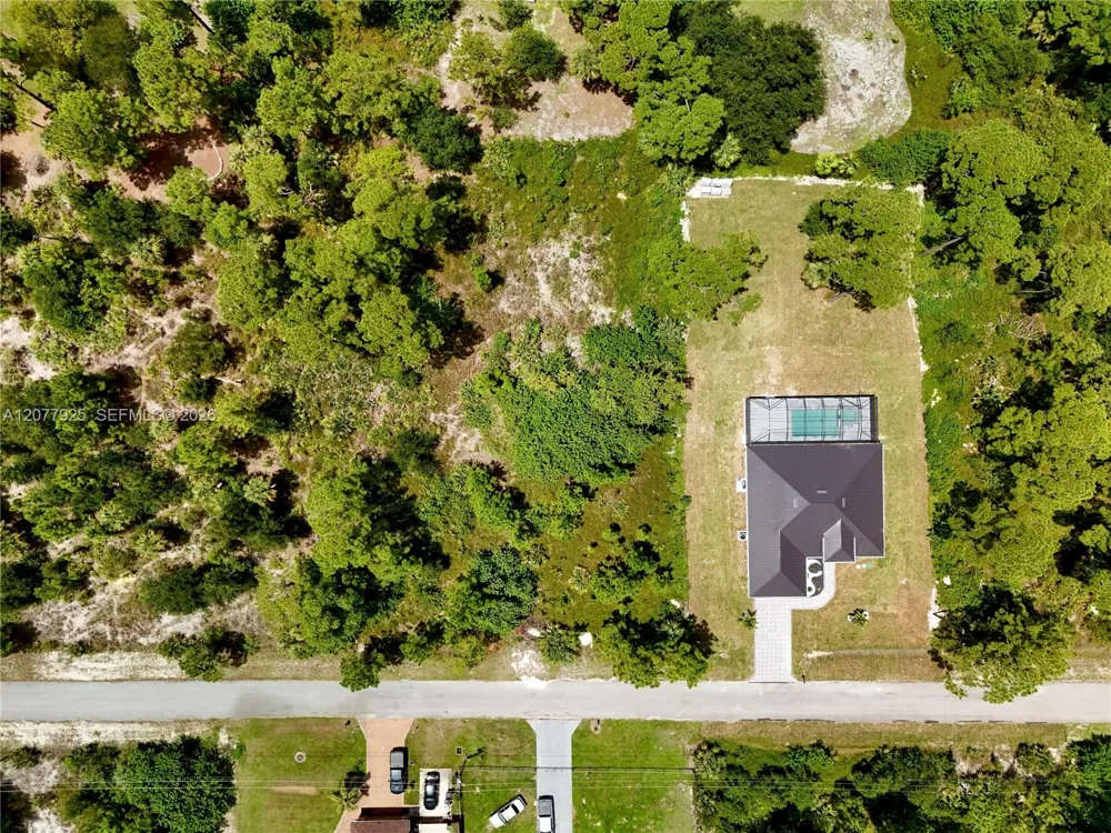 811 Edison Ave Lehigh Acres, FL 33972
