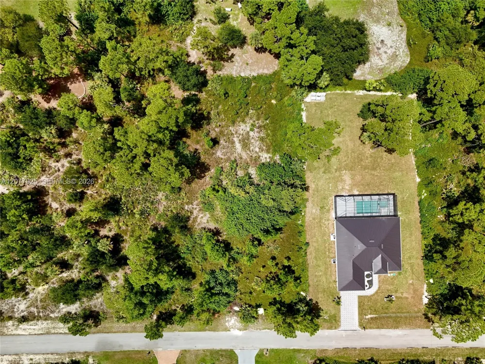 811 Edison Ave Lehigh Acres, FL 33972