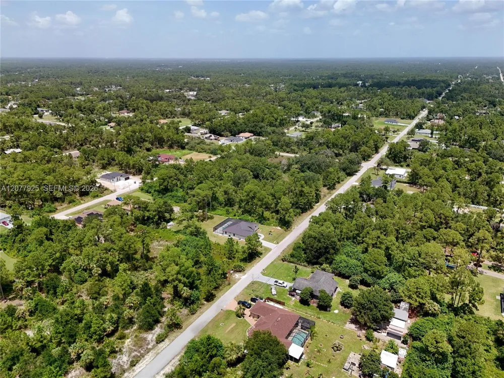 811 Edison Ave Lehigh Acres, FL 33972