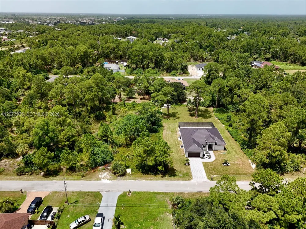 811 Edison Ave Lehigh Acres, FL 33972