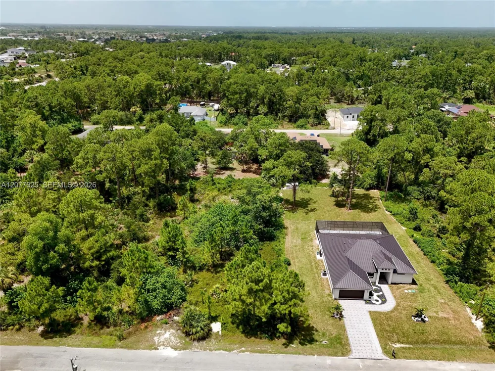 811 Edison Ave Lehigh Acres, FL 33972