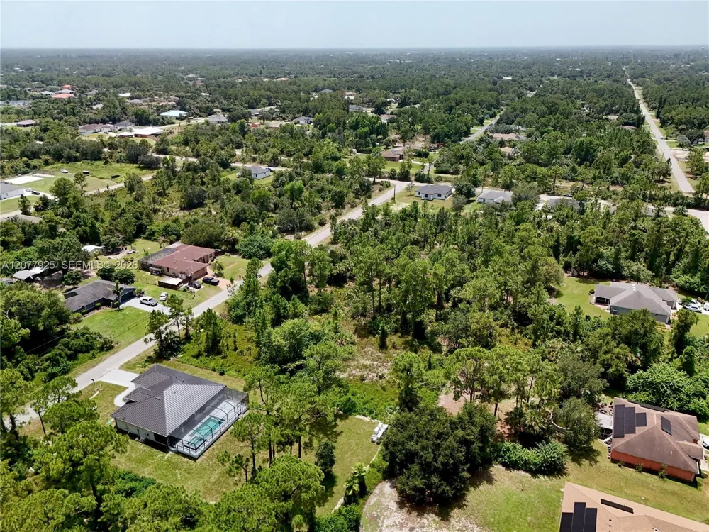 811 Edison Ave Lehigh Acres, FL 33972