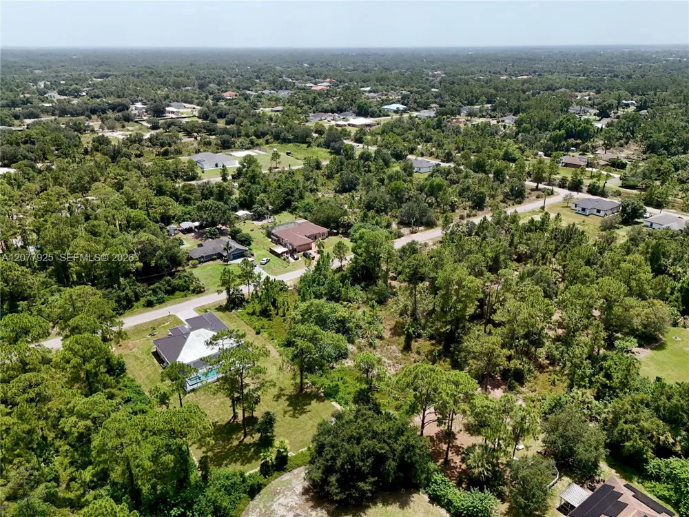 811 Edison Ave Lehigh Acres, FL 33972