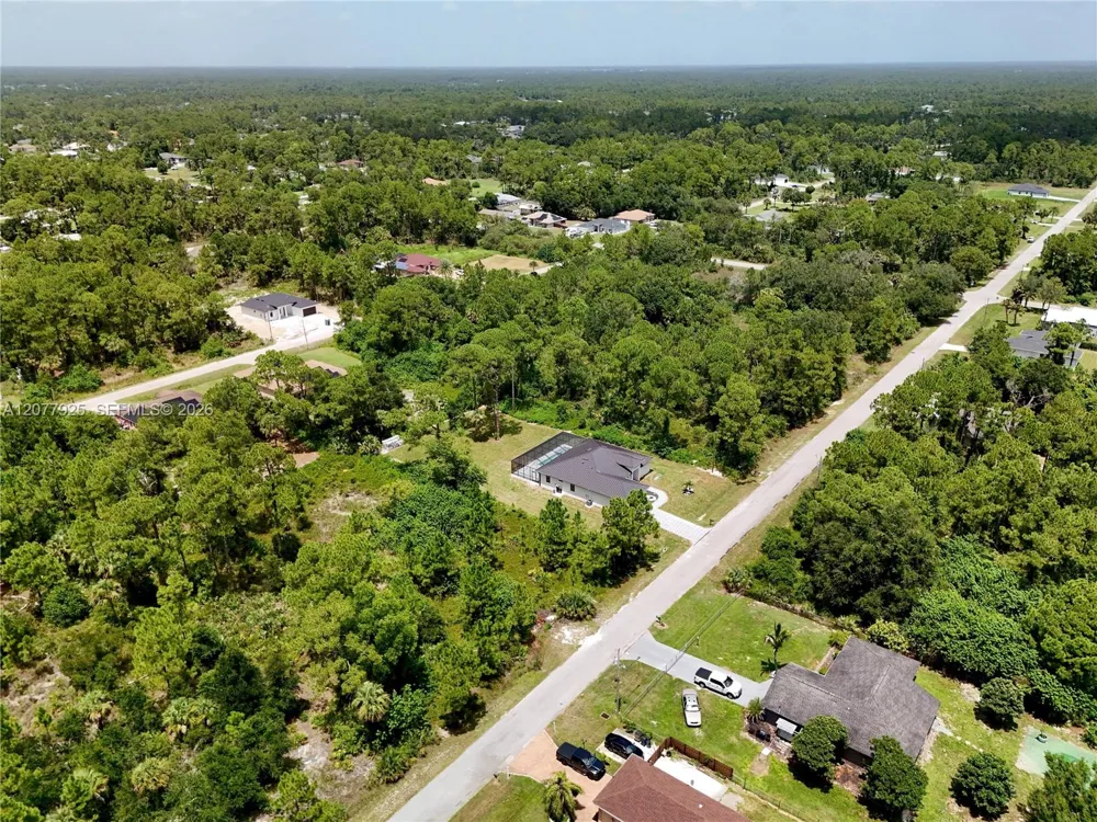 811 Edison Ave Lehigh Acres, FL 33972