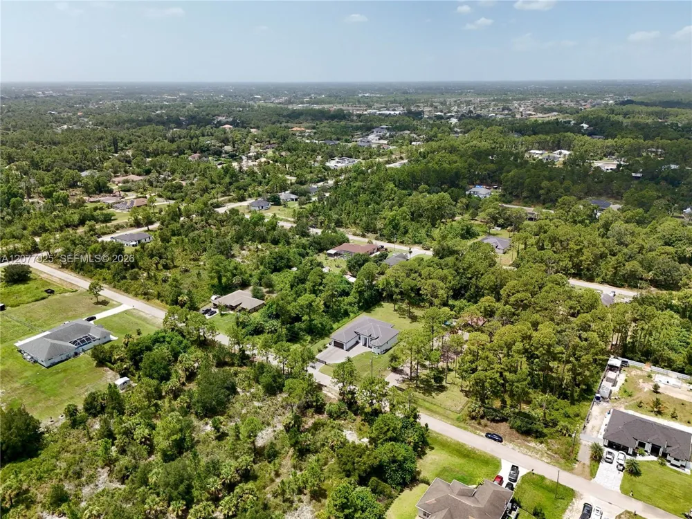 811 Edison Ave Lehigh Acres, FL 33972