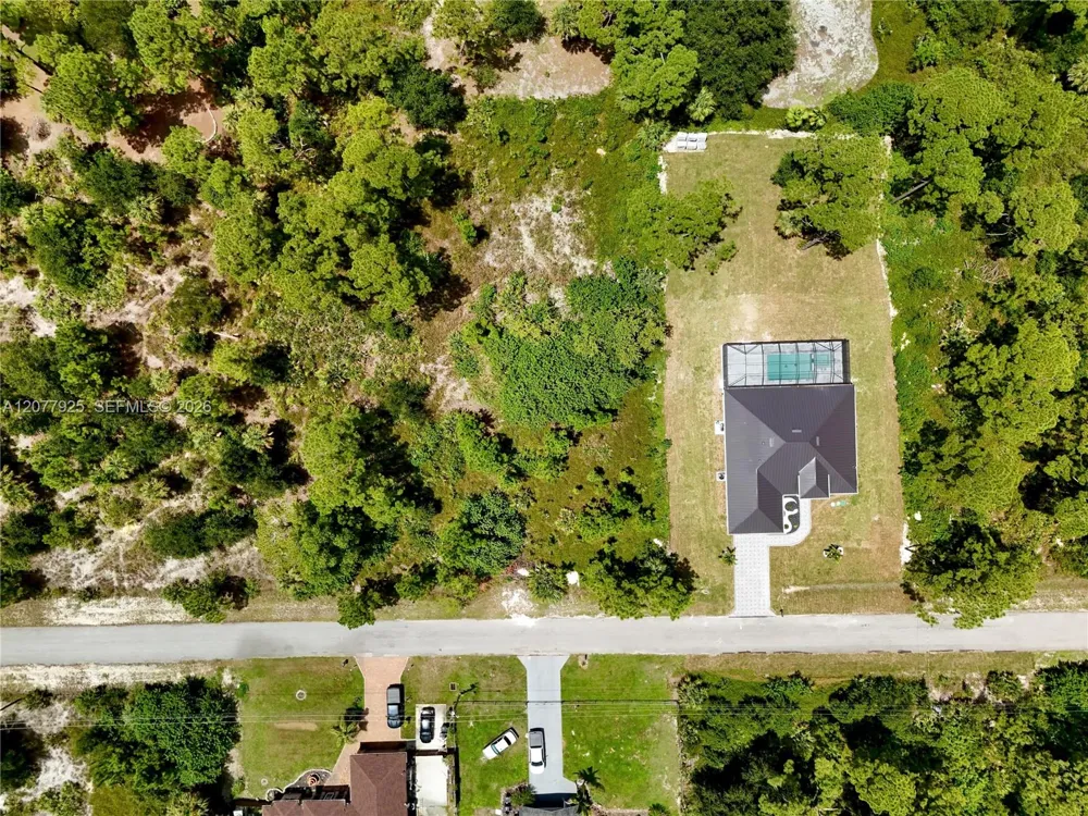 811 Edison Ave Lehigh Acres, FL 33972