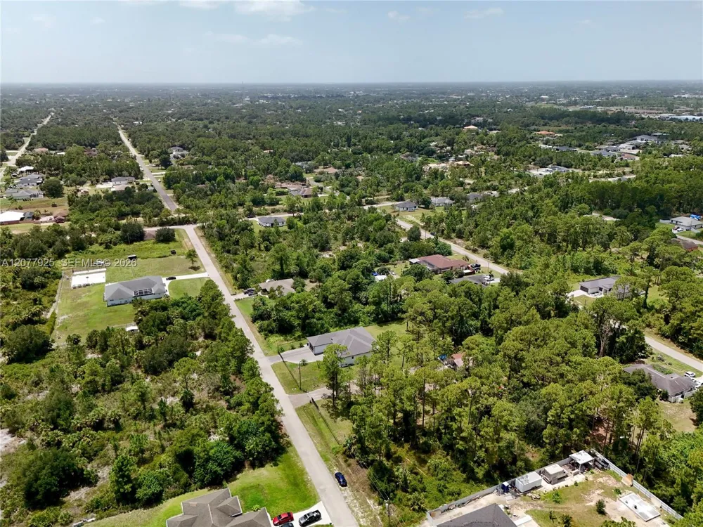 811 Edison Ave Lehigh Acres, FL 33972