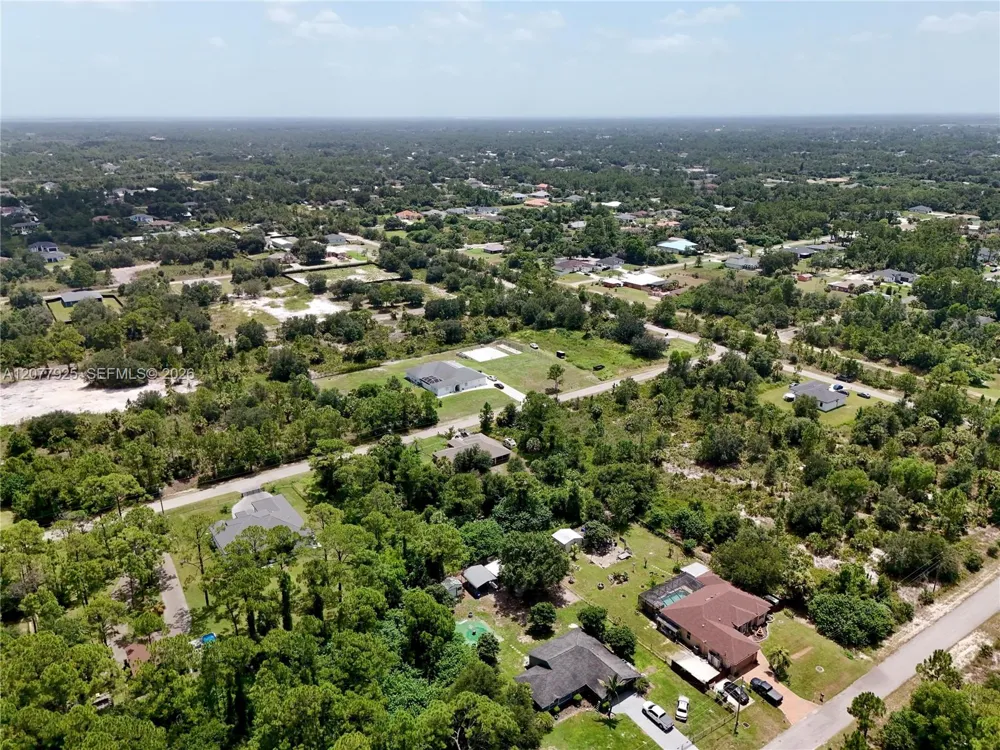 811 Edison Ave Lehigh Acres, FL 33972