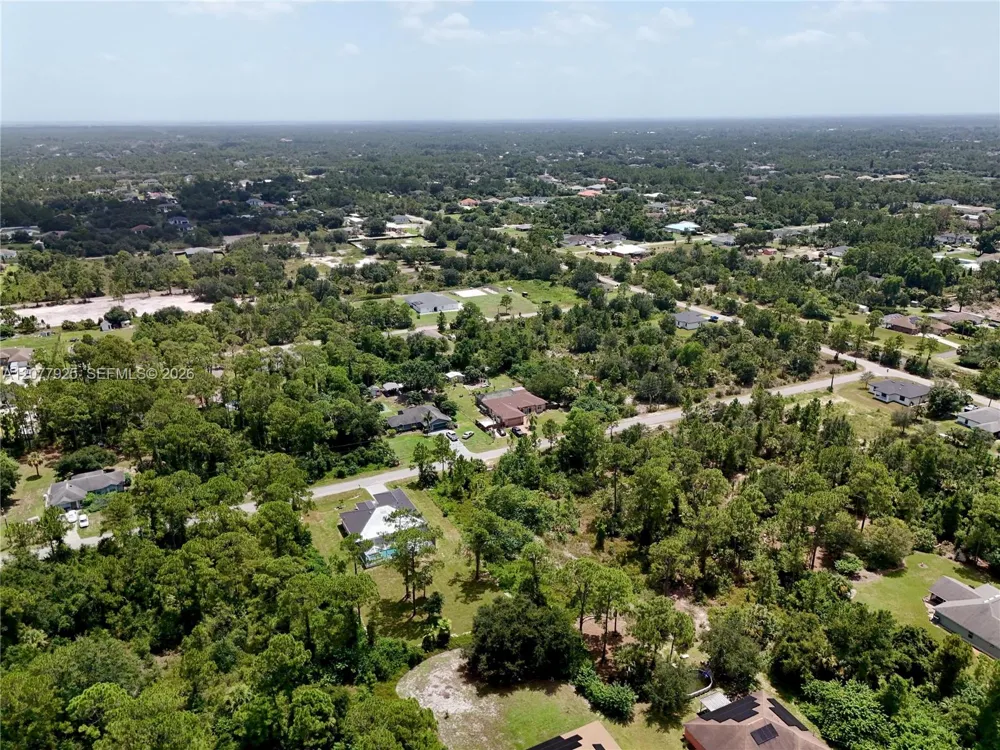 811 Edison Ave Lehigh Acres, FL 33972