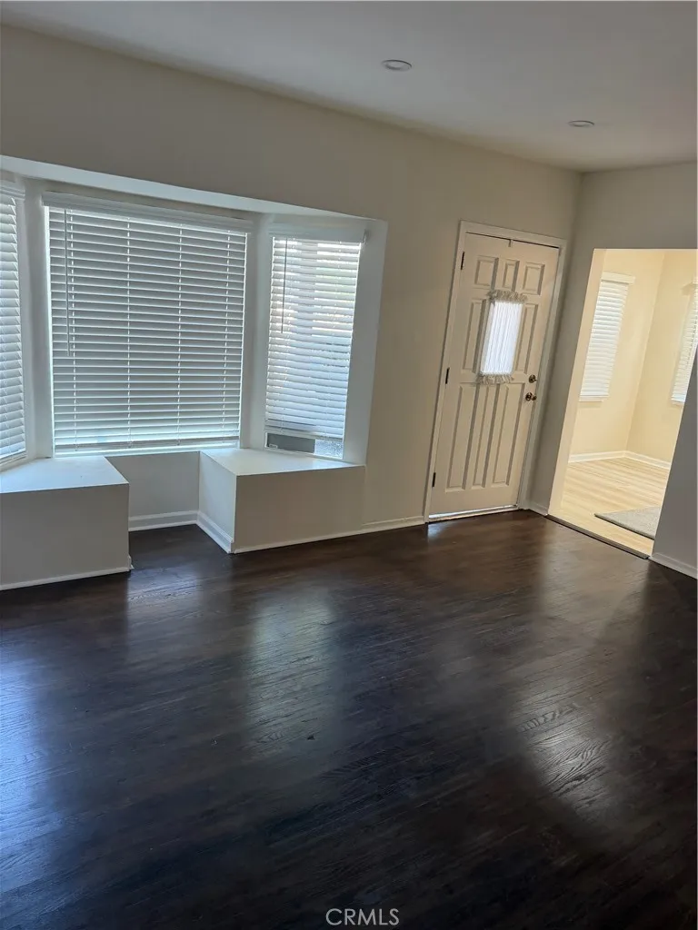 8995 Alexander South Gate, CA 90280