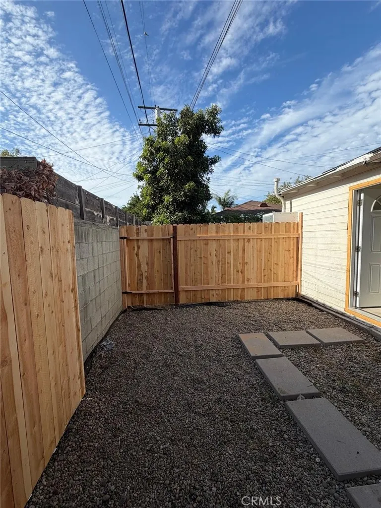 8995 Alexander South Gate, CA 90280
