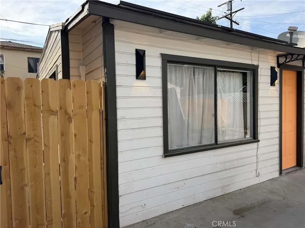 8995 Alexander South Gate, CA 90280