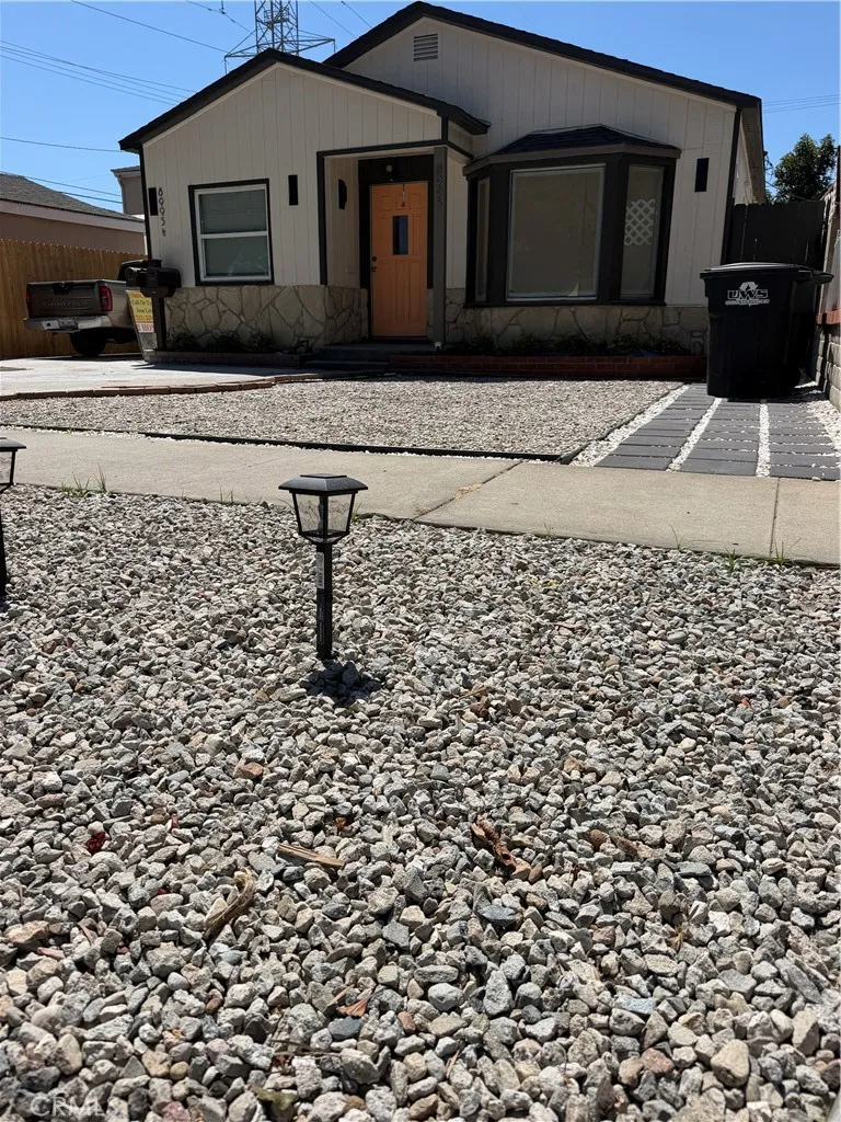 8995 Alexander South Gate, CA 90280