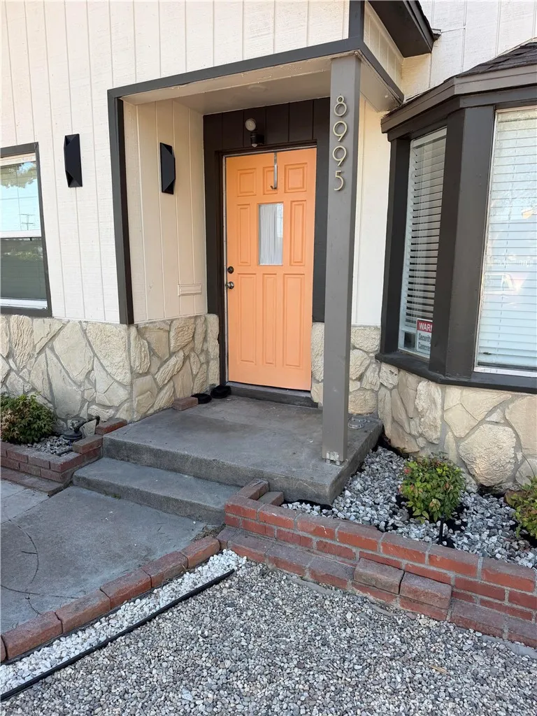 8995 Alexander South Gate, CA 90280