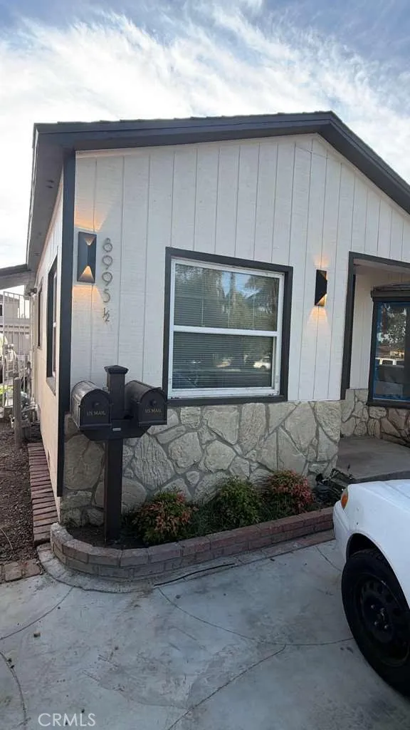 8995 Alexander South Gate, CA 90280