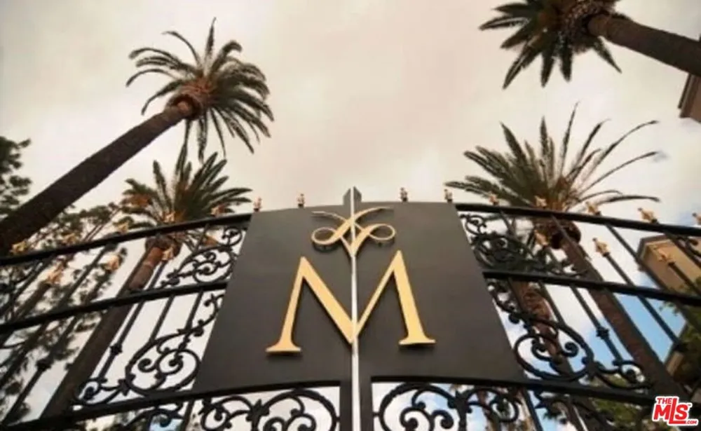 21400 Burbank Boulevard #202 Woodland Hills, CA 91367