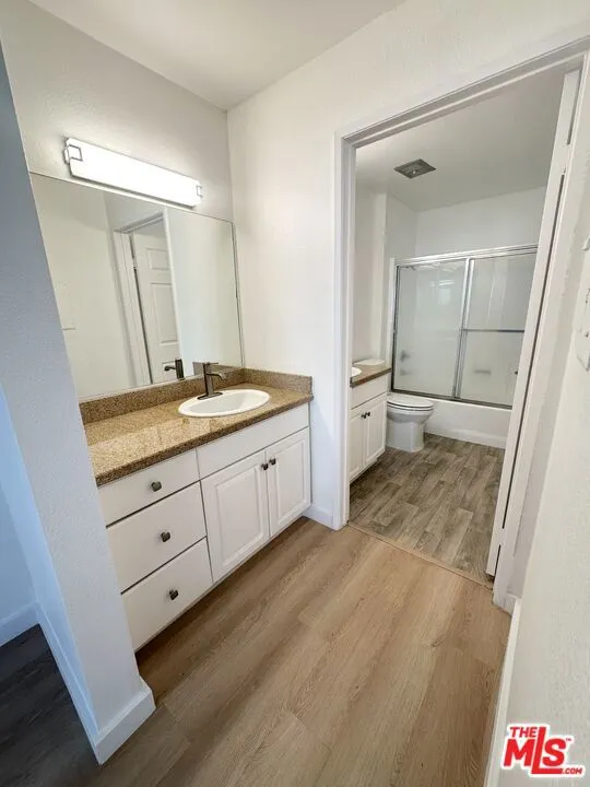 21400 Burbank Boulevard #202 Woodland Hills, CA 91367